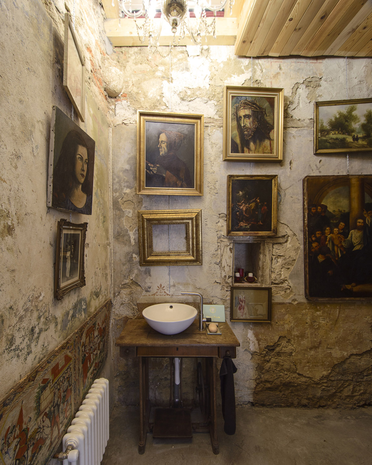 Garmendia Cordero Arquitectos transforms abandoned Renaissance church into a house in Spain