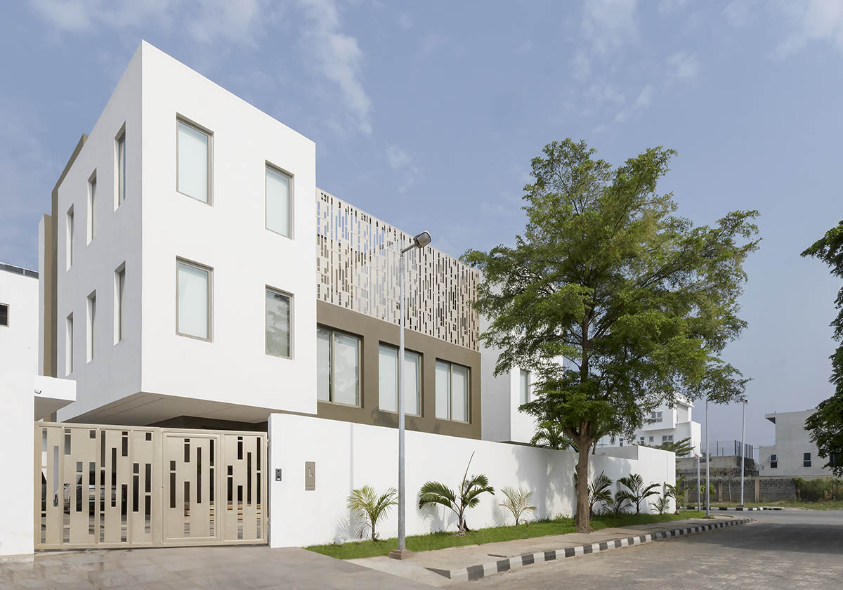 cmDesign Atelier built family house with crisp lines, geometric patterns and solid walls in Lagos 