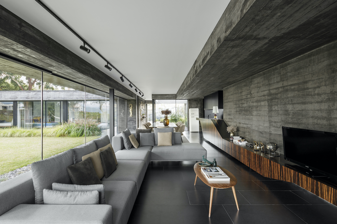 Hugo Pereira Architects' Cork Oak House Design: Stonecutting Harmony