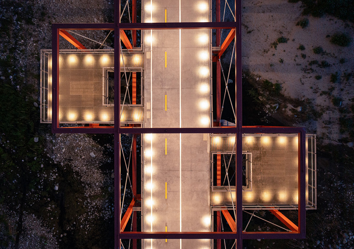 SPF:architects completes bicycle and pedestrian bridge with orange steel boxes on Los Angeles river  