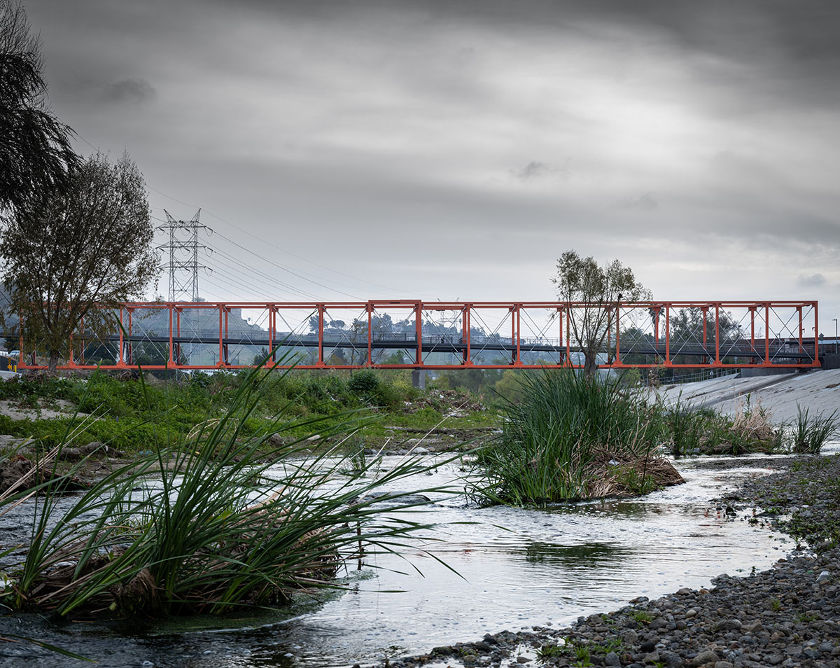 SPF:architects completes bicycle and pedestrian bridge with orange steel boxes on Los Angeles river  