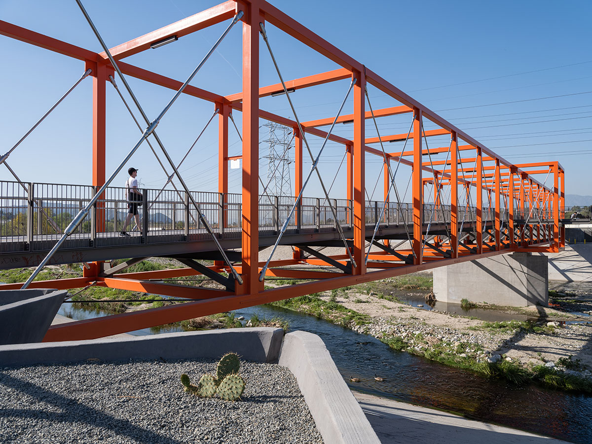 SPF:architects completes bicycle and pedestrian bridge with orange steel boxes on Los Angeles river  