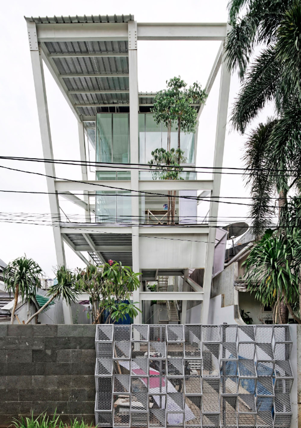 CG Loft House pretending seemingly to fall down acts as antithesis of classic Jakarta houses