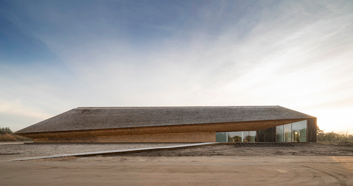 Dorte Mandrup Arkitekter completes new Danish Wadden Sea Centre made of harvested straw