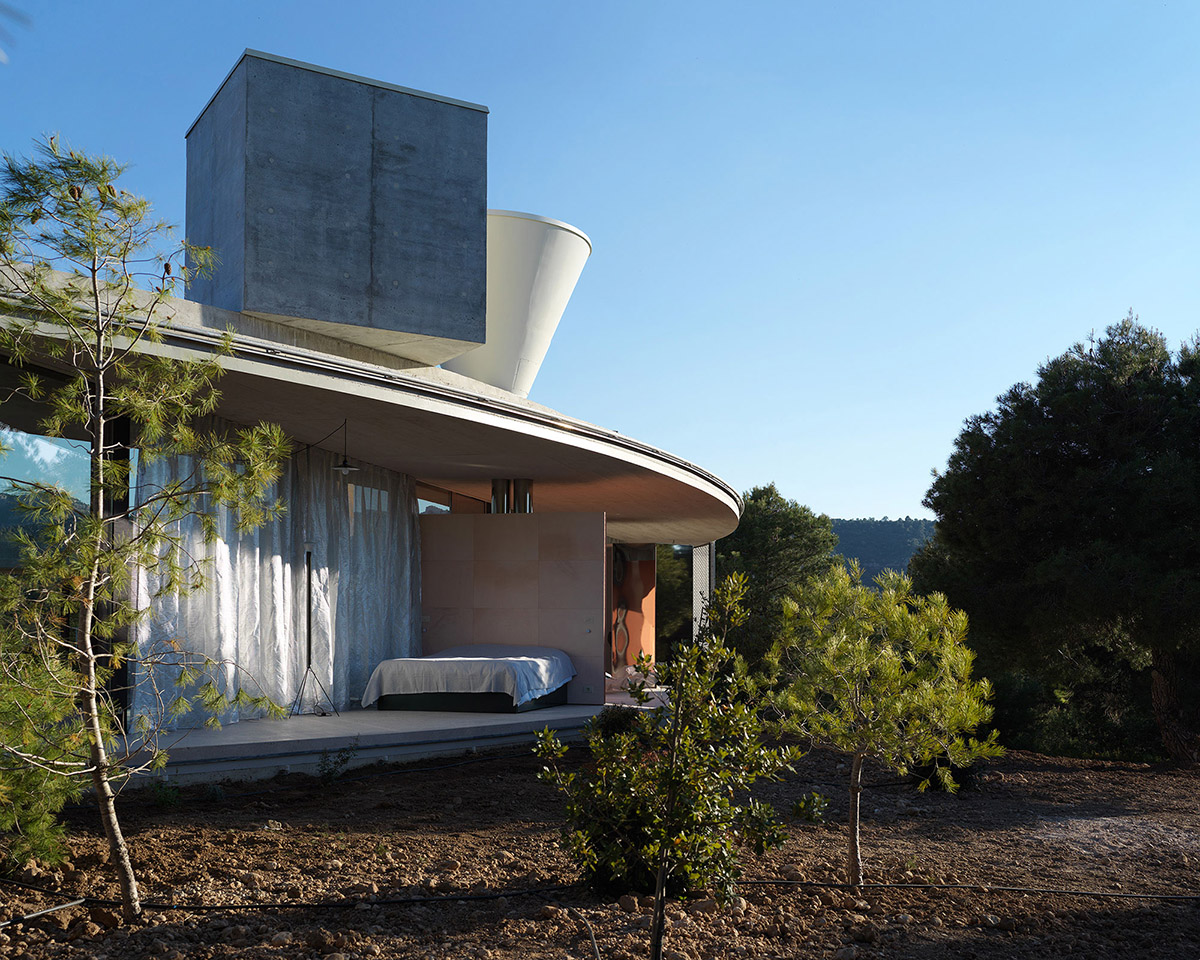 Office KGDVS’ Solo House presents a circular catwalk overlooking wilderness of Matarraña