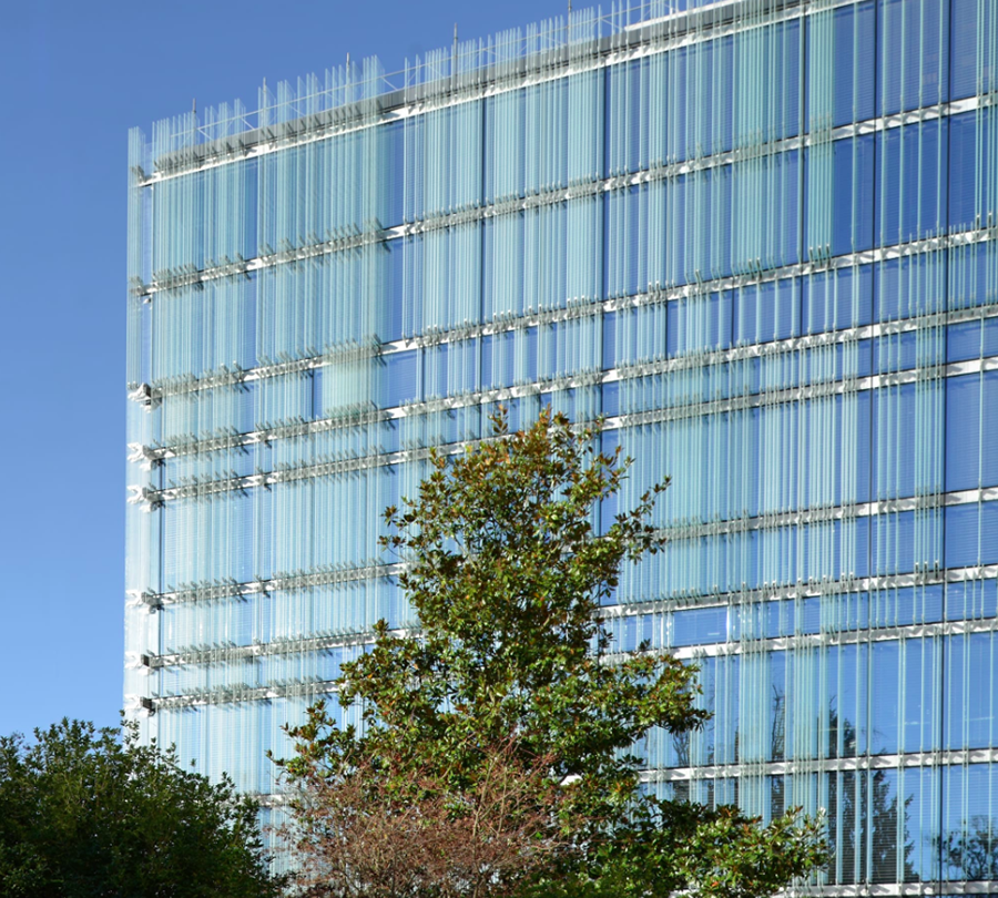 Giovanni Vaccarini wraps SPG Headquarters with countless glass fins, placed perpendicular to facade