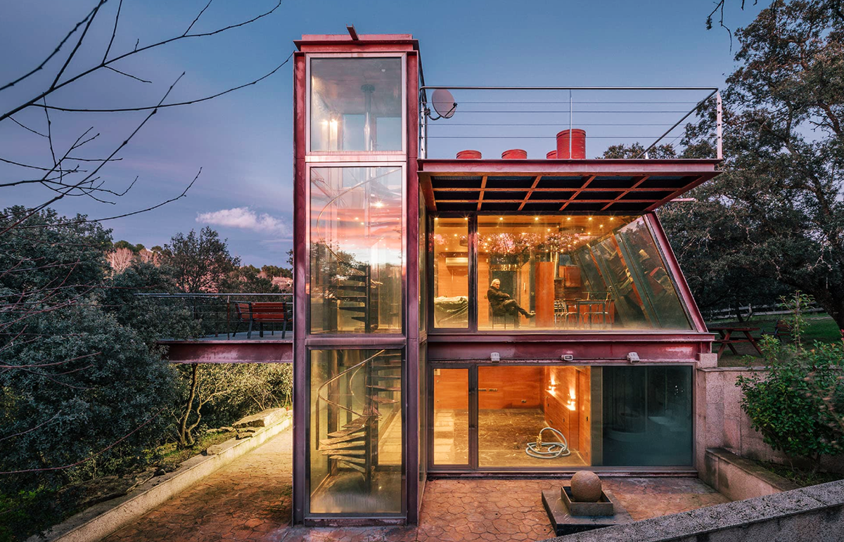 Penelas Architects completes fully-glassed facade pavilion in Spanish forest