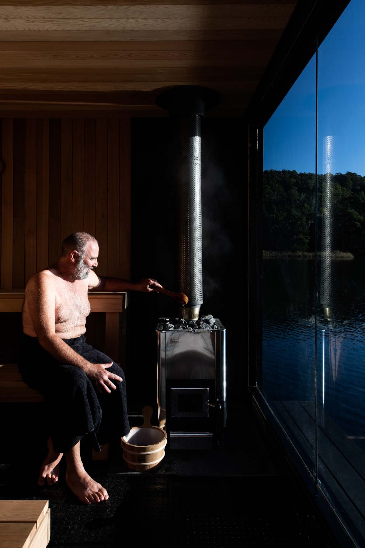 Licht Architecture built a floating sauna with black and white volumes on Tasmanian's Derby Lake