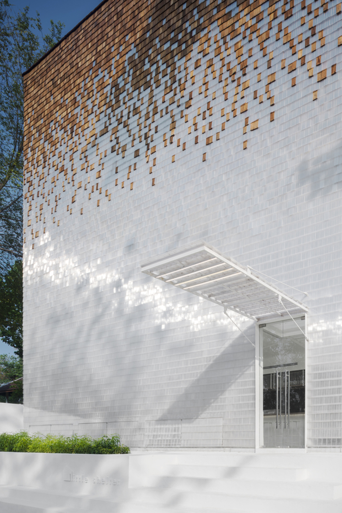 Department of Architecture wraps this small hotel with shimmering facade in Thailand