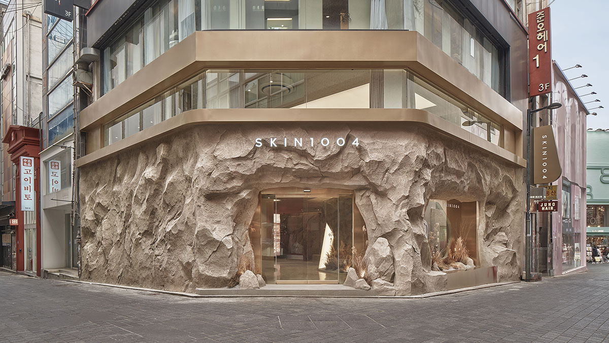 Organic, moulded façade defines skincare boutique designed by LMTLS in Seoul 