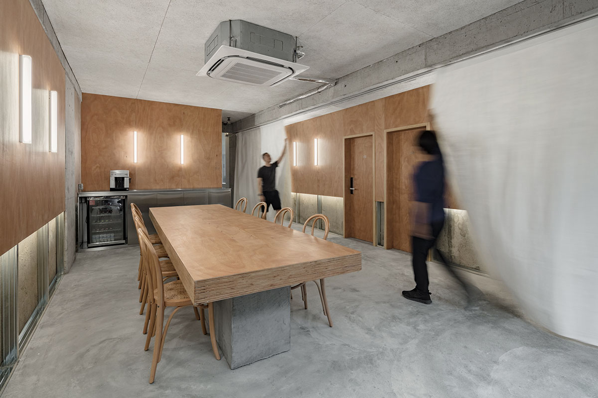 kooo architects designed warm interior space for young travelers for this guesthouse in Guangzhou