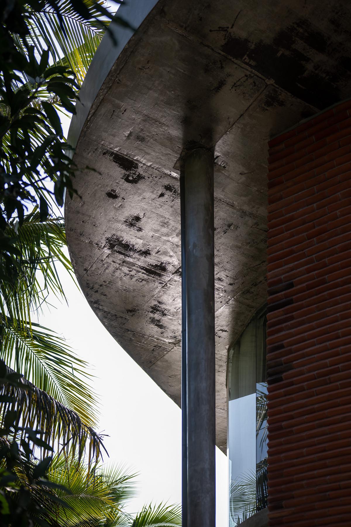 PHTAA living design completes Lorpoonphol Rice Mill Office featuring zig-zag brick wall in Thailand