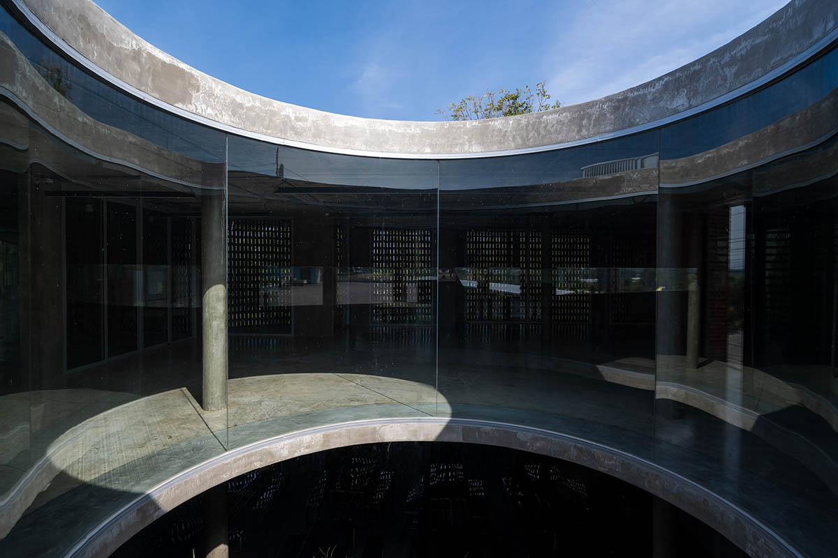 PHTAA living design completes Lorpoonphol Rice Mill Office featuring zig-zag brick wall in Thailand