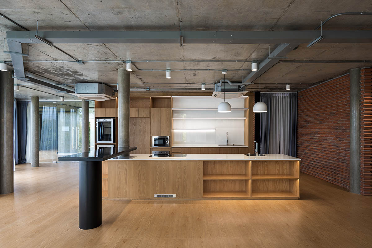 PHTAA living design completes Lorpoonphol Rice Mill Office featuring zig-zag brick wall in Thailand