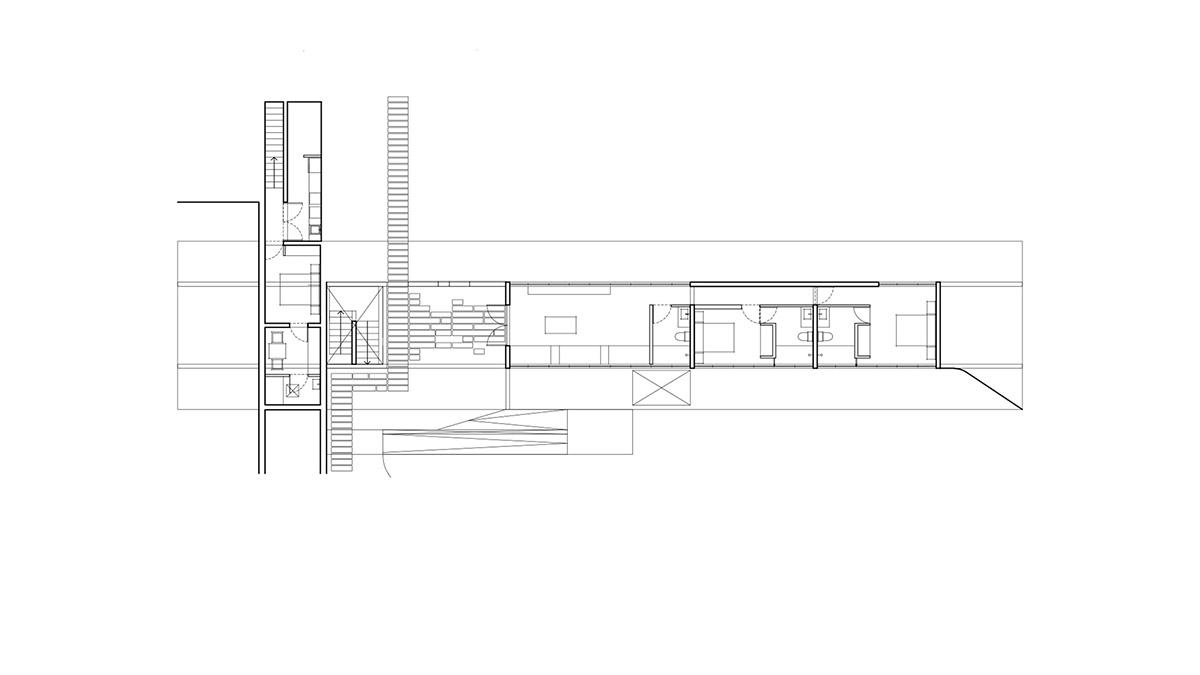 Felipe Assadi Arquitectos completes elongated house with protruding volumes in Chilean landscape