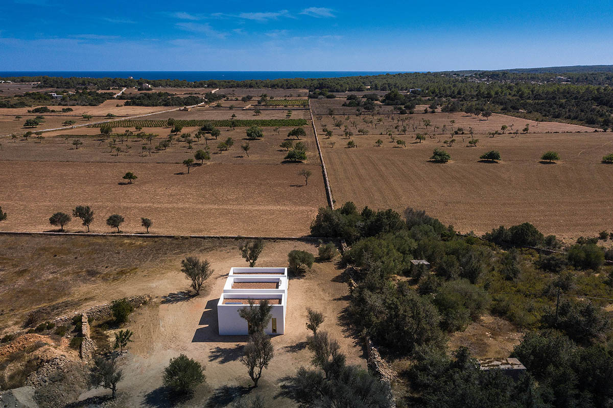 Marià Castelló Architecture designs residence with fragmented volumes on Formentera island