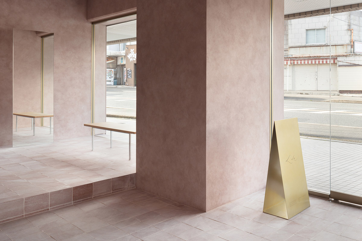 YYA / Yusuke Yoshino Architects creates hair salon made of pinkish walls and brick tiles in Osaka 