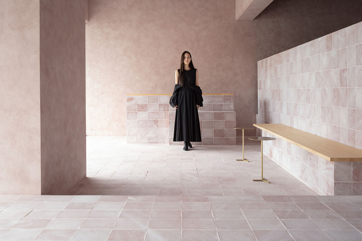 YYA / Yusuke Yoshino Architects creates hair salon made of pinkish walls and brick tiles in Osaka 