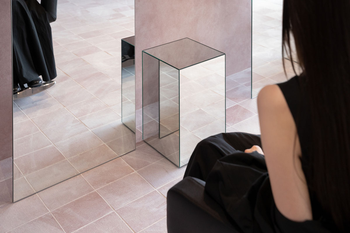 YYA / Yusuke Yoshino Architects creates hair salon made of pinkish walls and brick tiles in Osaka 