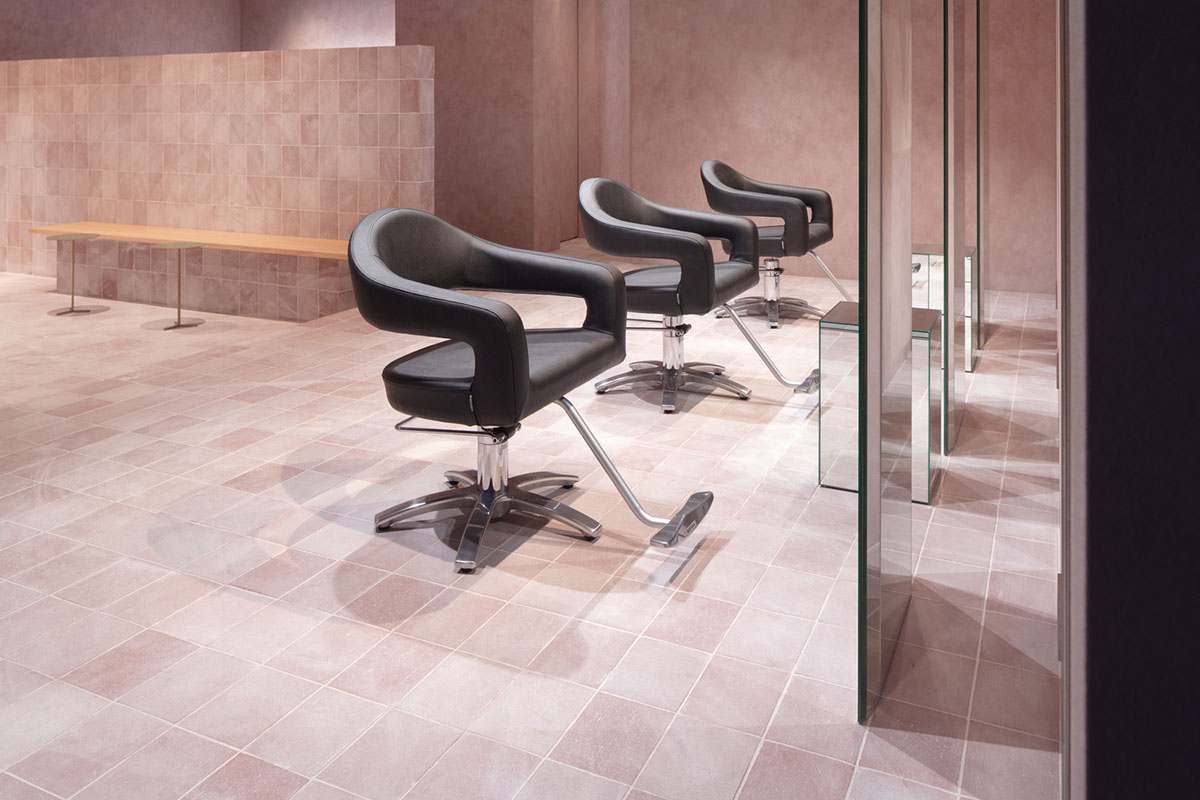 YYA / Yusuke Yoshino Architects creates hair salon made of pinkish walls and brick tiles in Osaka 