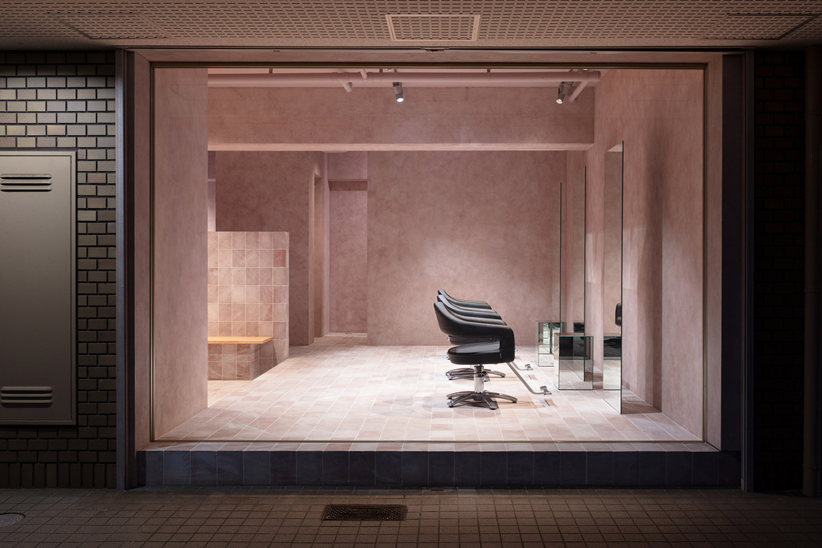 YYA / Yusuke Yoshino Architects creates hair salon made of pinkish walls and brick tiles in Osaka 