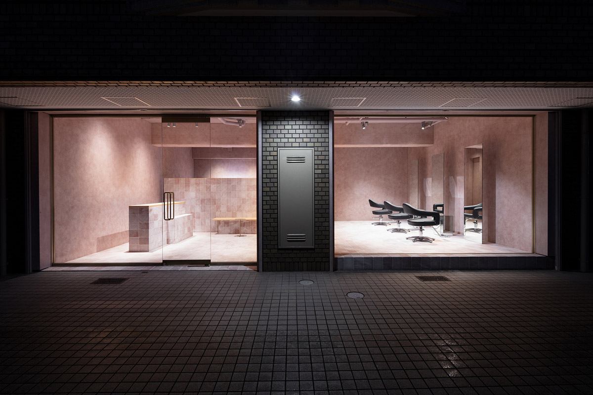 YYA / Yusuke Yoshino Architects creates hair salon made of pinkish walls and brick tiles in Osaka 
