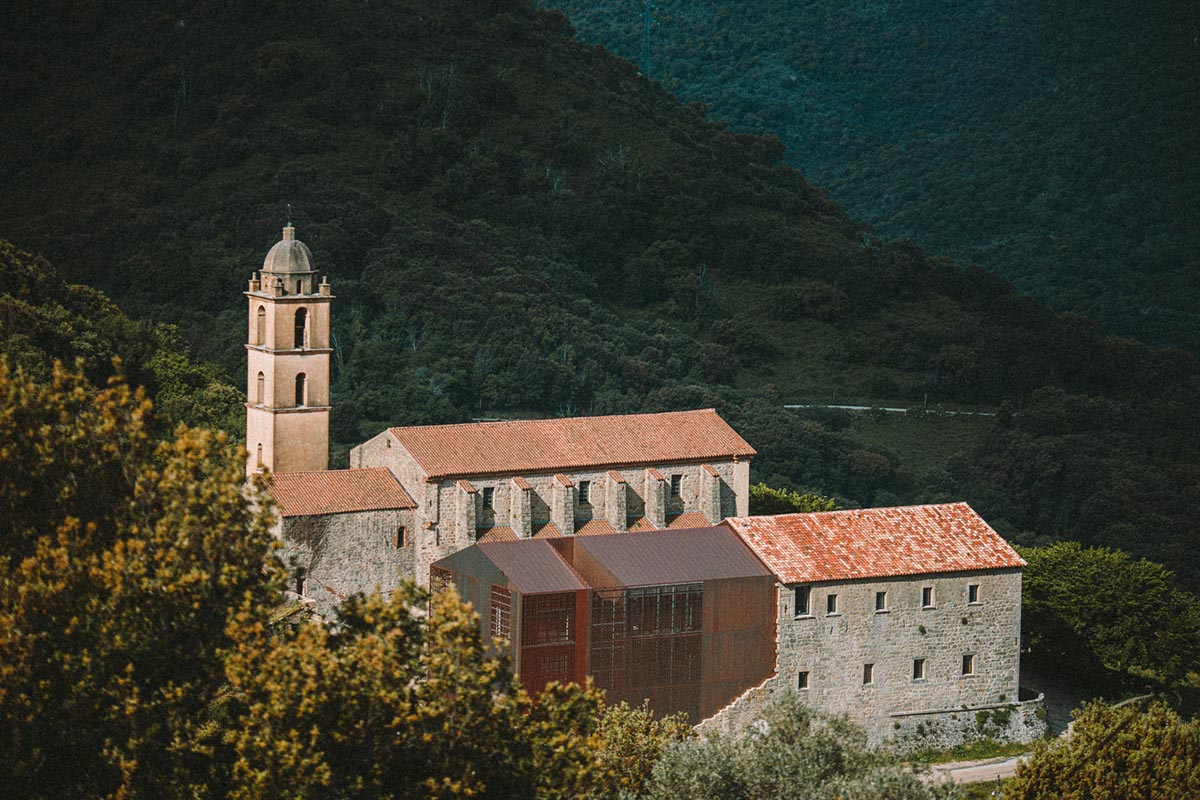 Amelia Tavella Architectes extends historic convent with copper structure in France