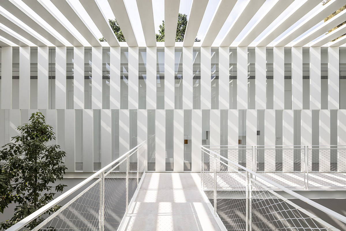 Large sunken yard defines the program of Split House designed by Pitsou Kedem Architects in Israel