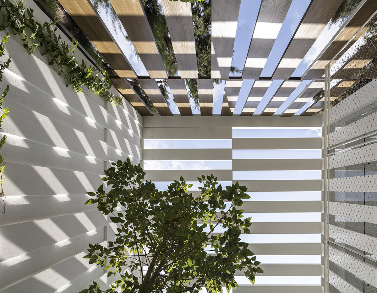 Large sunken yard defines the program of Split House designed by Pitsou Kedem Architects in Israel