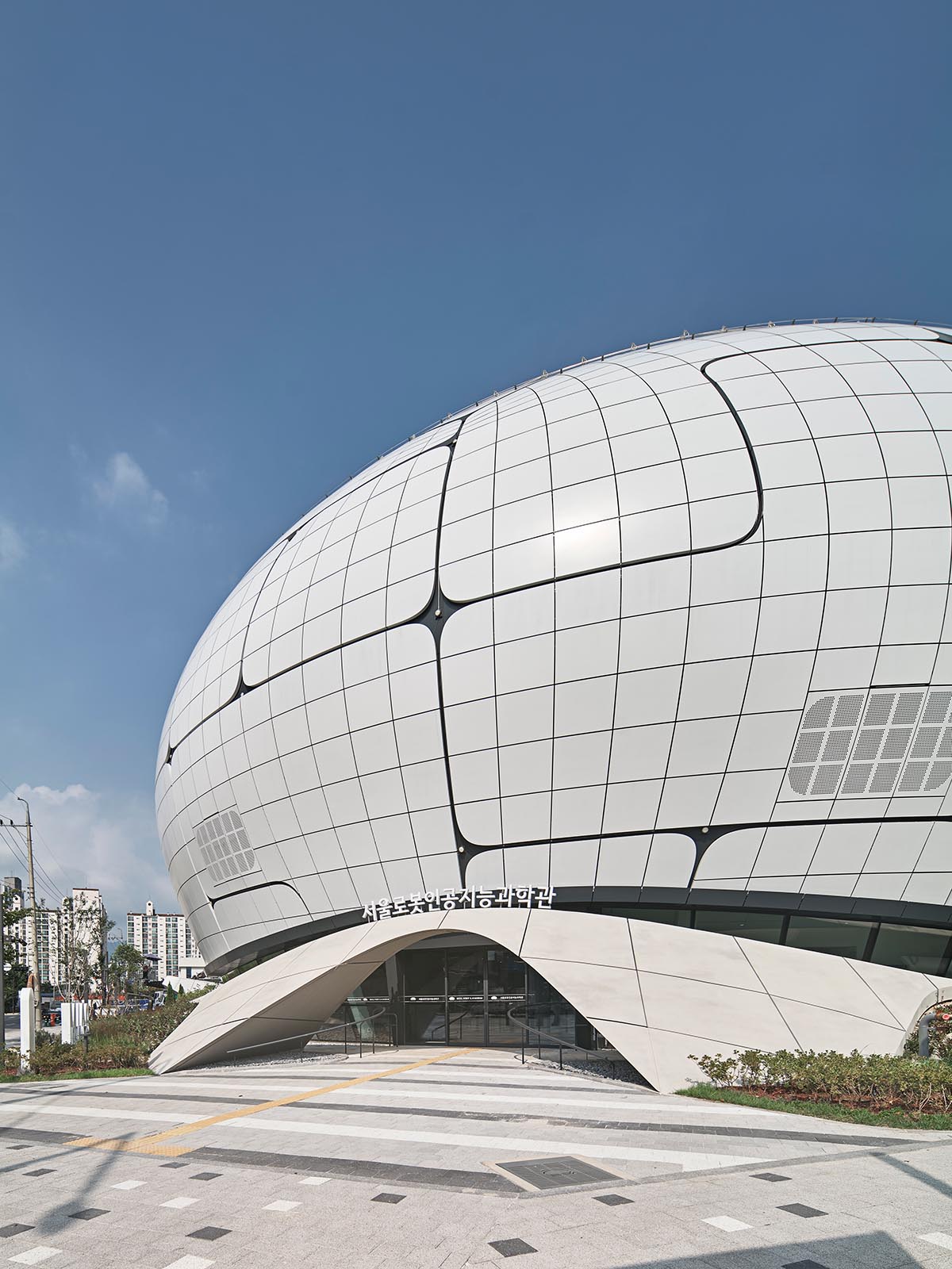 Melike Altınışık Architects completes the world's first pioneer robot & AI museum in Seoul