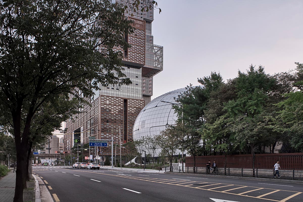 Melike Altınışık Architects completes the world's first pioneer robot & AI museum in Seoul