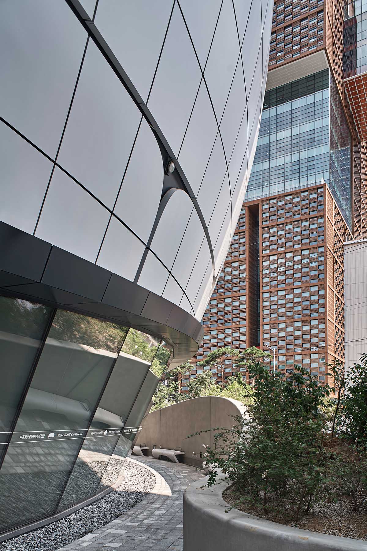 Melike Altınışık Architects completes the world's first pioneer robot & AI museum in Seoul