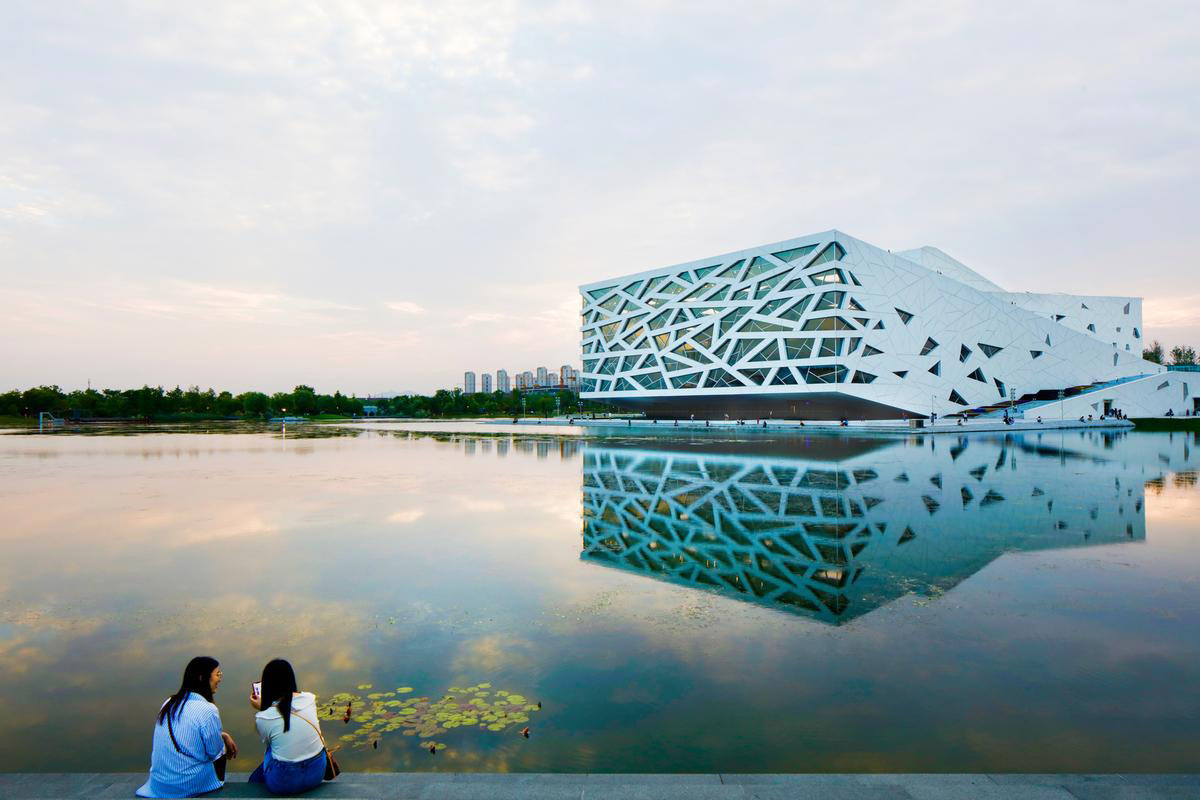 Henning Larsen Architects completes opera house featuring ice cracking elements on façade in Yuhang