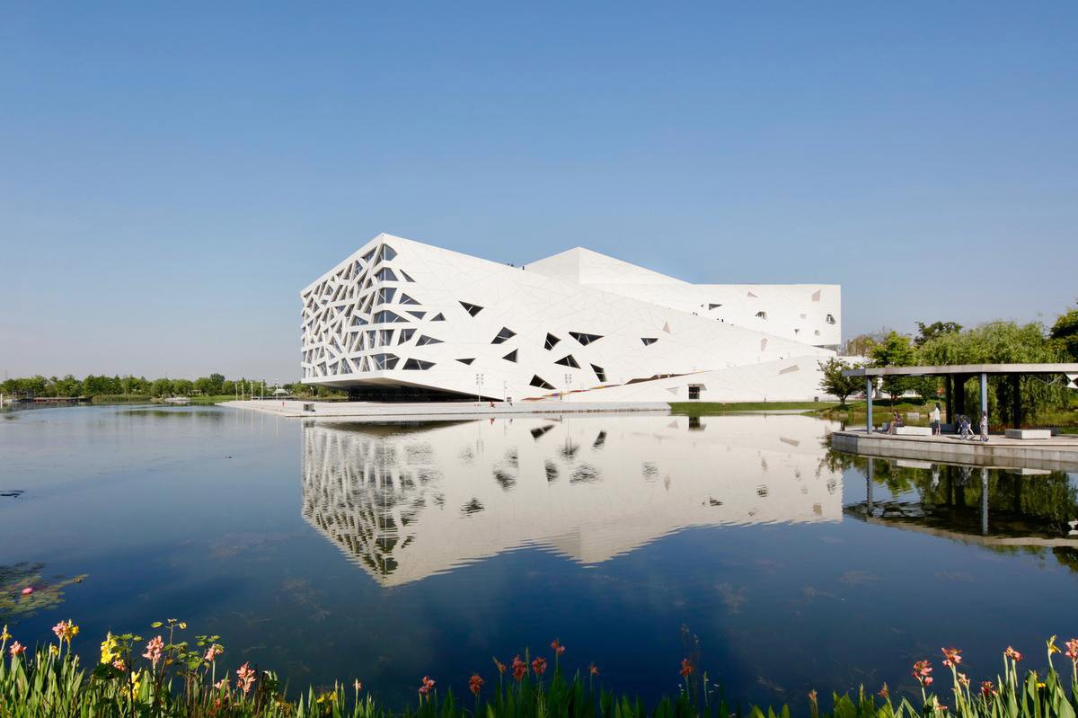 Henning Larsen Architects completes opera house featuring ice cracking elements on façade in Yuhang