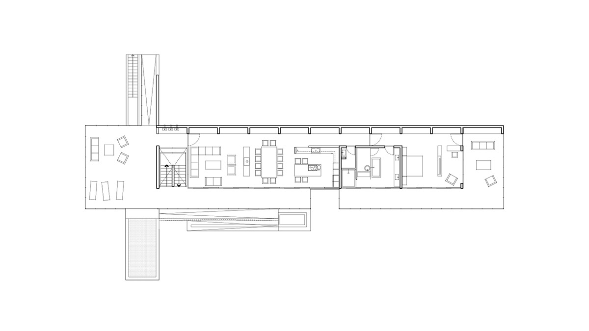 Felipe Assadi Arquitectos completes elongated house with protruding volumes in Chilean landscape