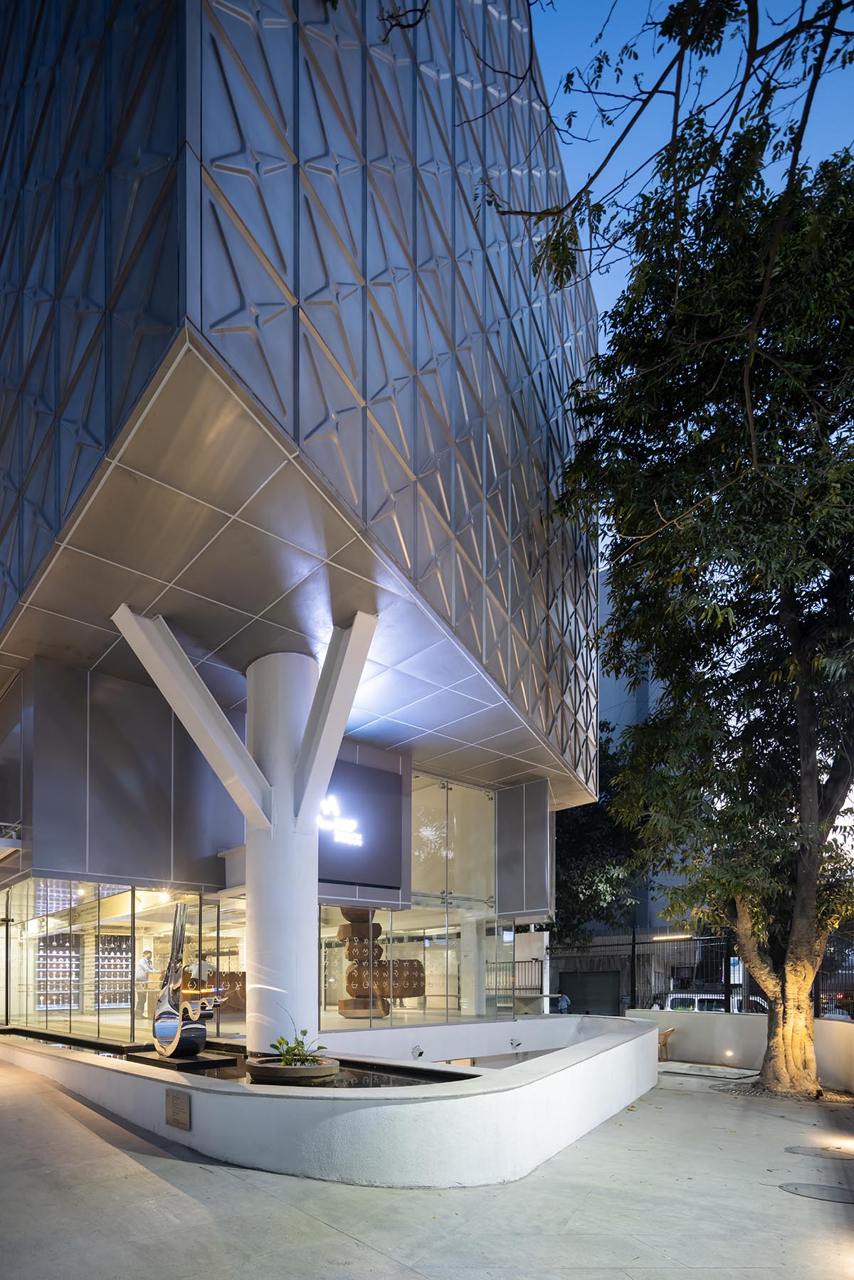 Mathew & Ghosh Architects' Museum Of Art and Photography in Bangalore photographed by Iwan Baan 