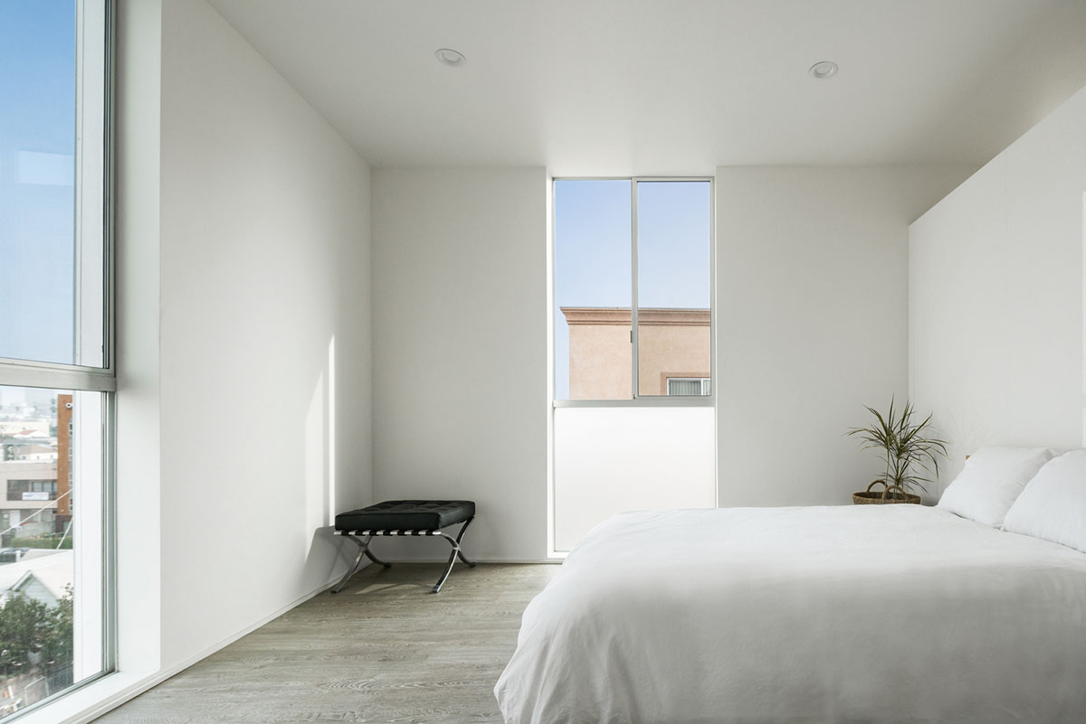 LOHA slightly pushes four sides of this apartment inward to adapt to its tight plot in Los Angeles