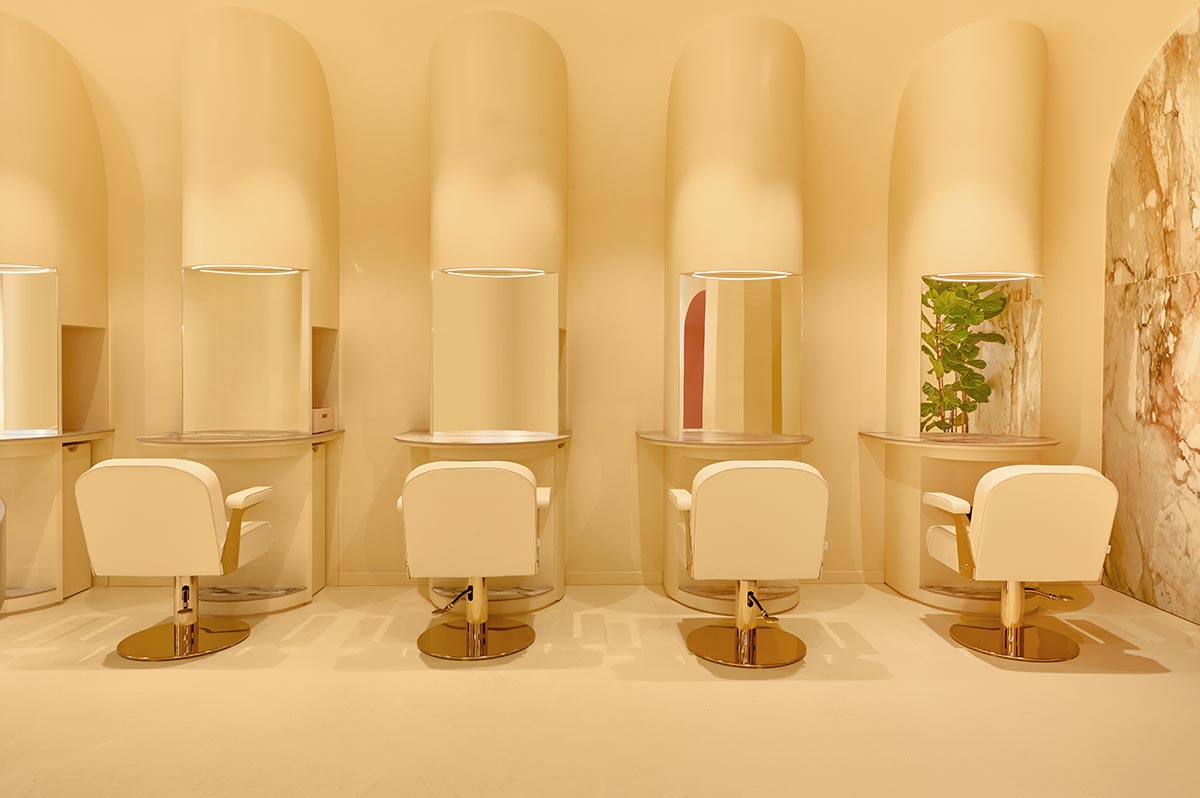 Peachy colors fill interiors of a beauty salon by Masquespacio in Milan 