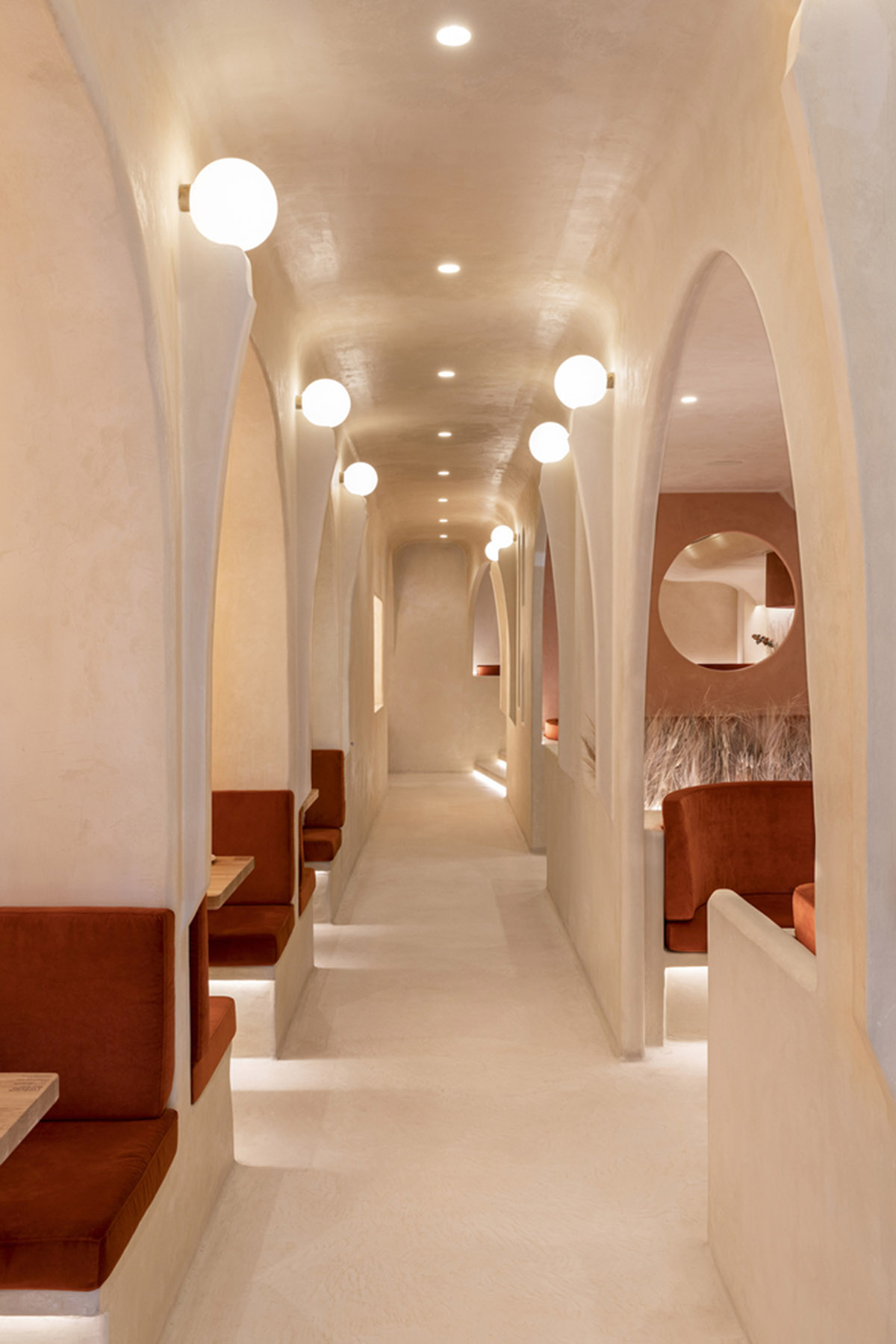 Cave-like corners with pinkish colors create intimate atmosphere in this restaurant by Masquespacio
