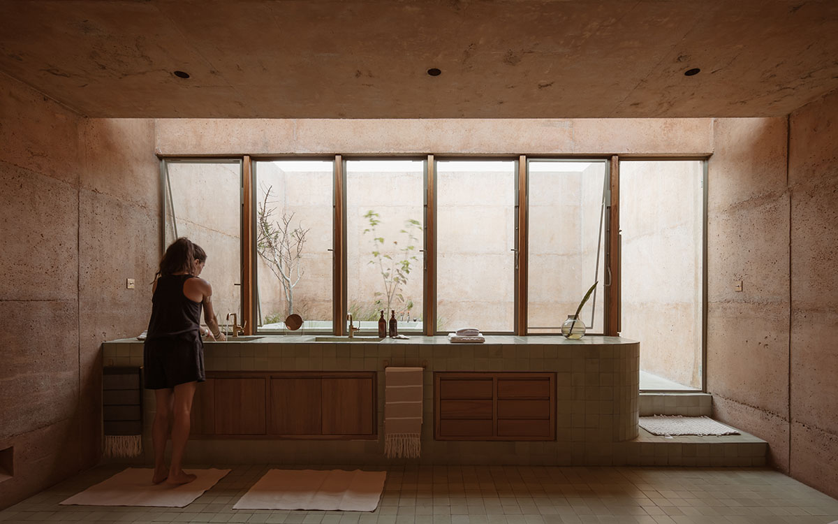 Casa Tejocote features intertwined volumes with pigmented concrete and tepetate colors in Mexico