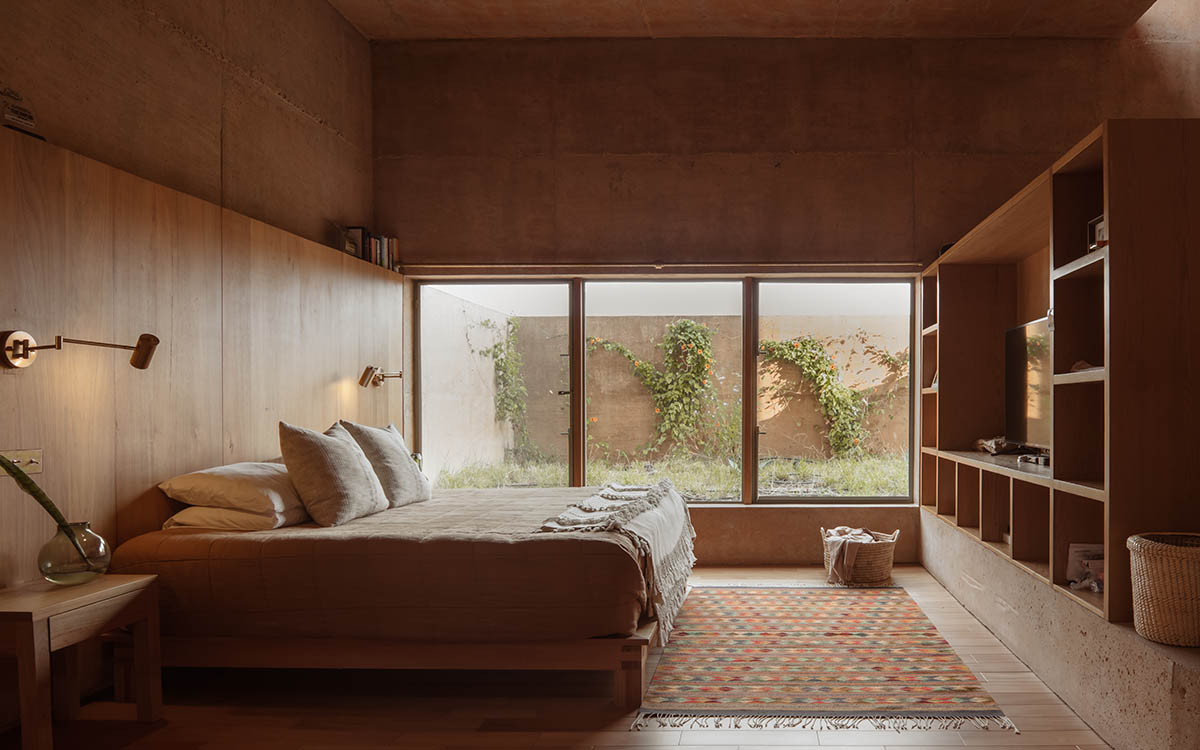 Casa Tejocote features intertwined volumes with pigmented concrete and tepetate colors in Mexico