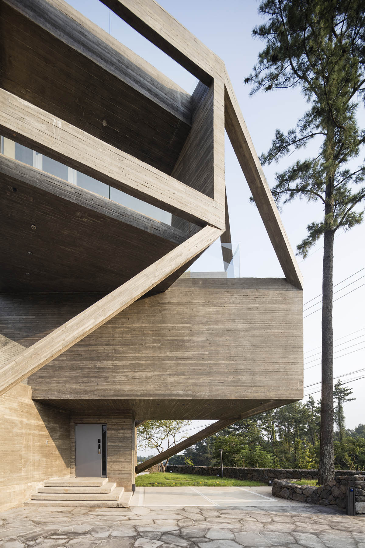 Moon Hoon completes web-like private residence on Jeju Island