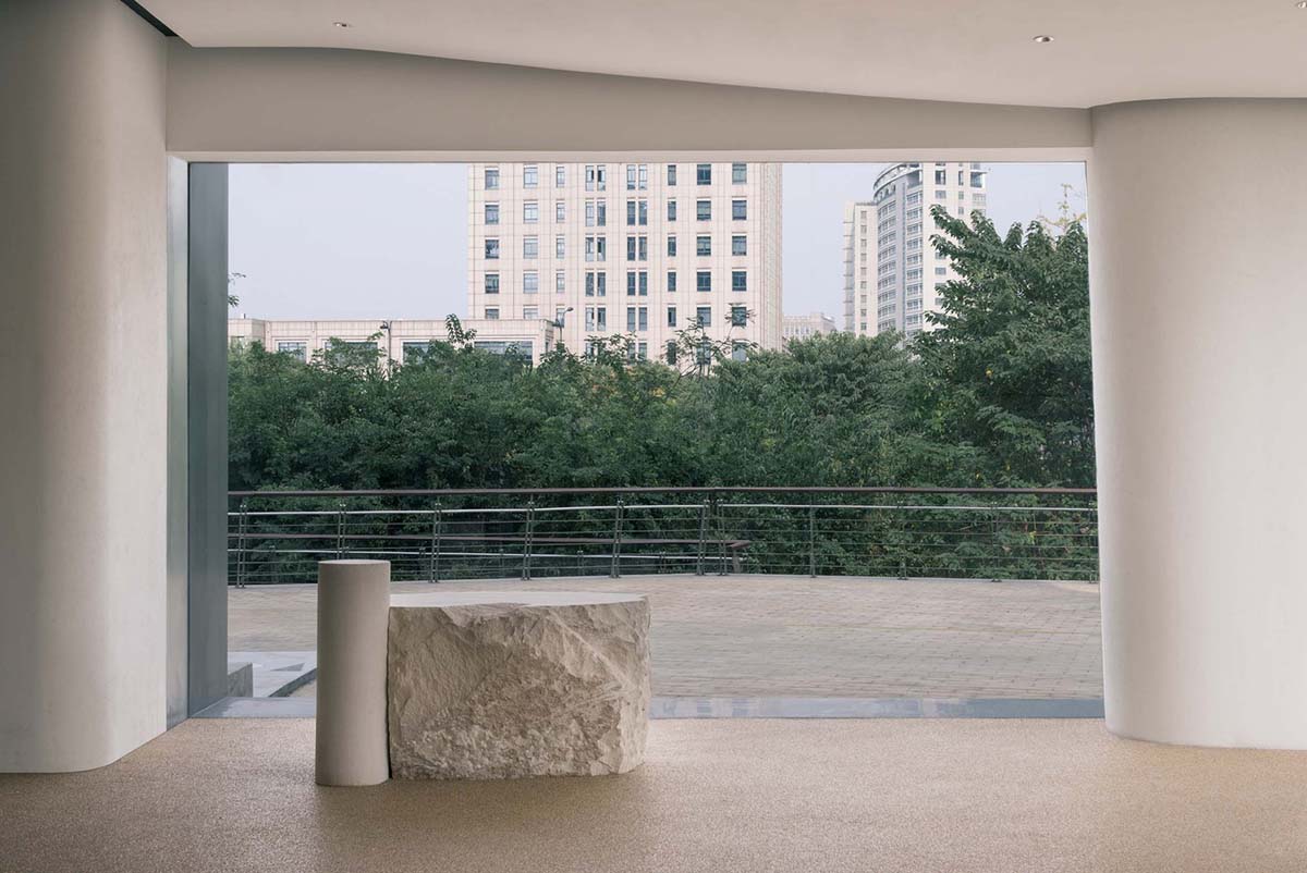Cheese-like and stone tables with pinkish quirky-shaped elements add more personality to DSC store
