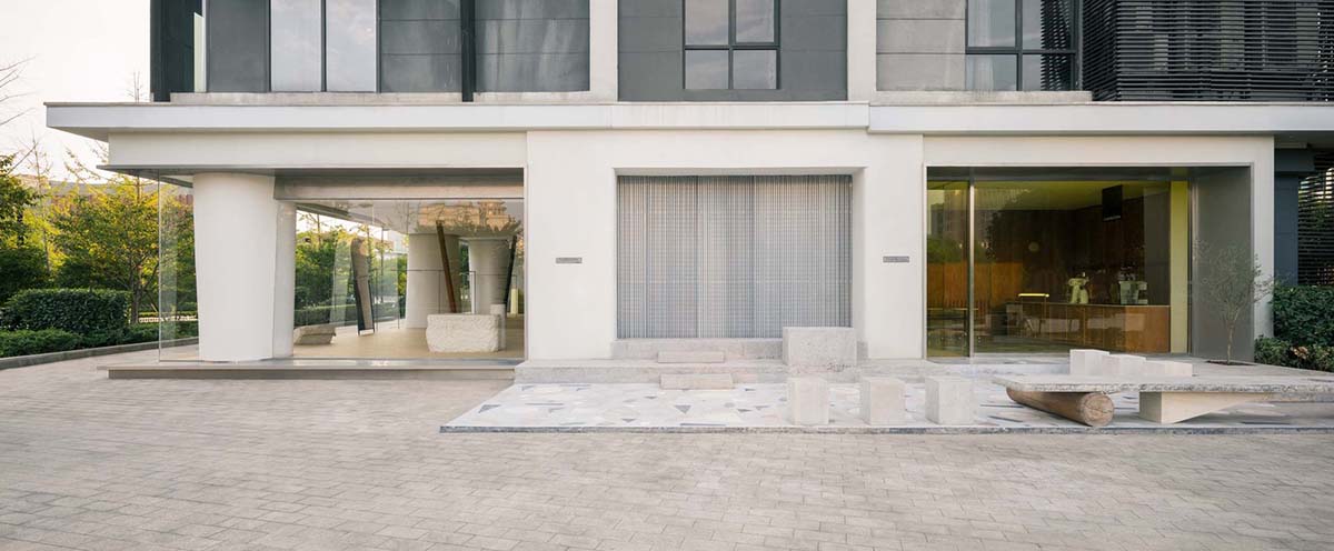 Cheese-like and stone tables with pinkish quirky-shaped elements add more personality to DSC store