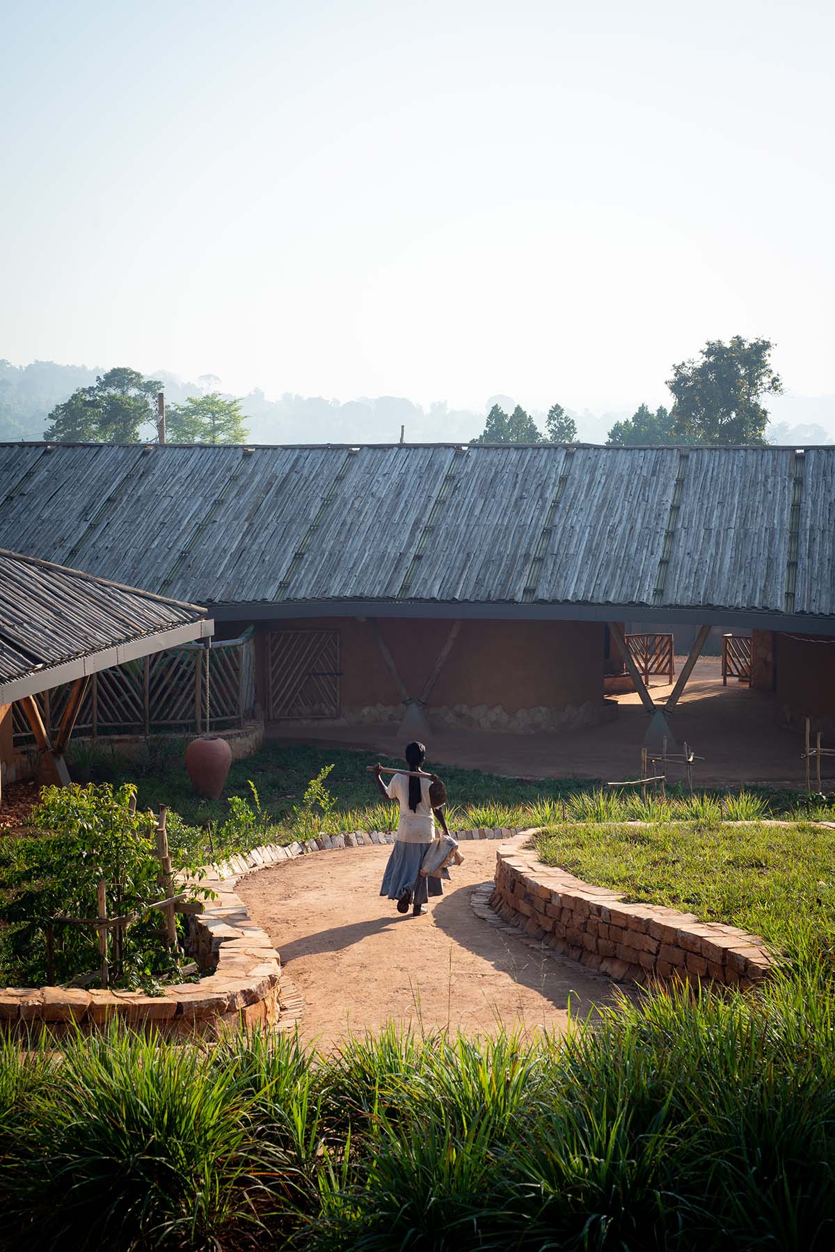 Localworks built junior school with organically shaped classrooms made of earthbags in Uganda 