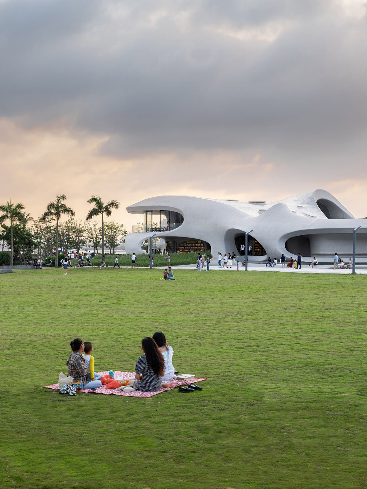 MAD completes the Cloudscape of Haikou with flowing form in Haikou, China