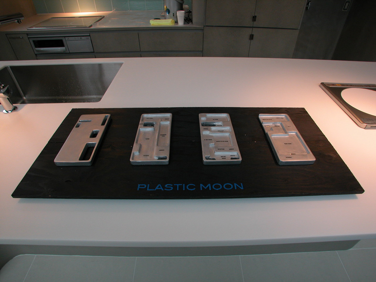 Casting moulds form this fluid private residence and dental clinic designed by N MAEDA ATELIER