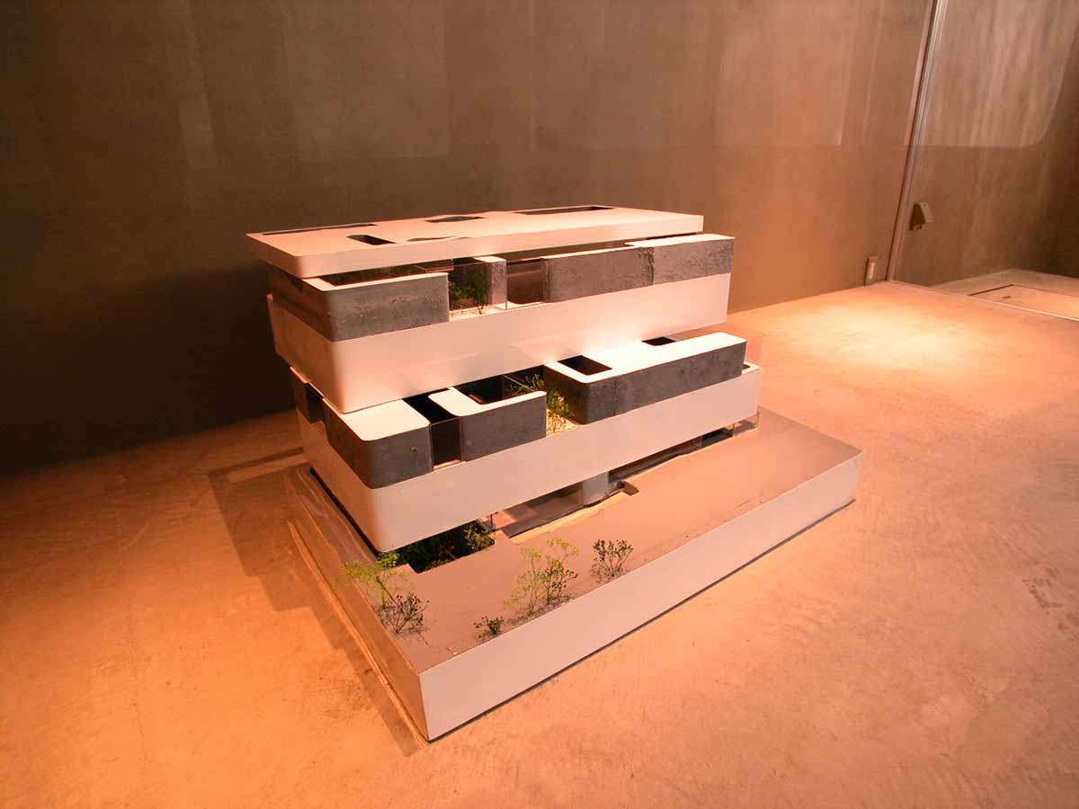 Casting moulds form this fluid private residence and dental clinic designed by N MAEDA ATELIER