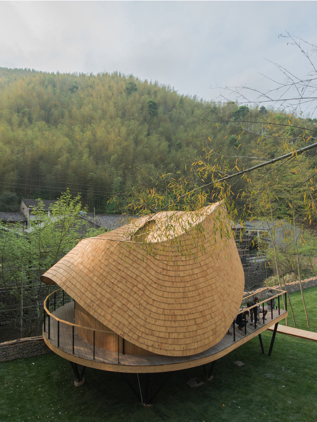 MONOARCHI built villa hotel with curvaceous roof in a lush green of Zhejiang