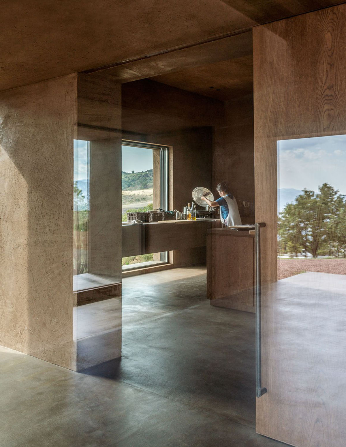 MORQ built Villa RA as the continuation of Calabria's rural landscape in Italy
